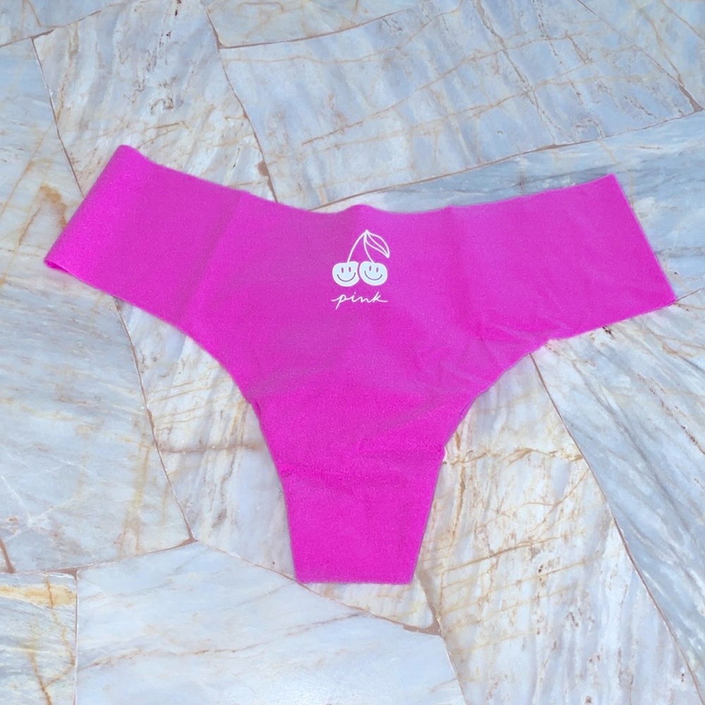 PINK Victoria’s Secret Thong PINK
WEAR EVERYWHERE PANTY Pink‎ Berry XSmall